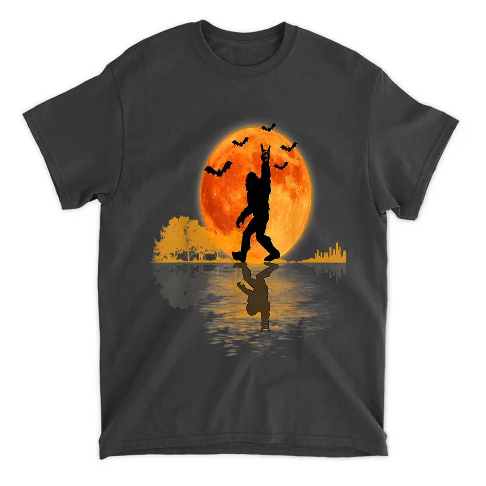 Vintage Halloween Scary Bigfoot Witch Hat Moon Witchy T-Shirt